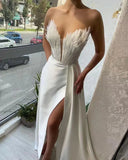 Fongt Feathers Tug On The Ground To Open The Robe Dress