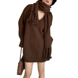 Fongt Send Scarf 2024 Autumn / Winter New Design Sense Loose V-Neck Solid Color Pullover Sweater Top-Outfit
