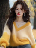 Fongt V-Neck Gradient Knitted Jersey Woman 2025 New European Top Temperament Loose Soft Sweater