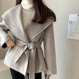 Fongt Chic Autumn And Winter Retro Temperament Feel Big Collar Hair Coat With Small Short