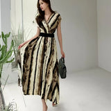 Fongt Light Luxury Retro Sleeveless V-Neck Print Dress Women's Summer Waists Thin Temperament Elegant Famous Dress