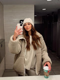 Fongt Women's Autumn And Winter Fashion Colliding Splicing Lead Resin Zipper To Keep Warm Imitation Lamb Jacket