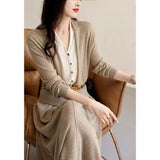 Fongt Autumn Suit Hit Fake Two V-Neck Knitted Cardigan / Actually Tight Waist Half-Dressed Woman