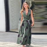 Fongt Autumn 2024 New Hot Style Solid Color Lapel Pleated Long Sleeveless Temperament Dress-Outfit